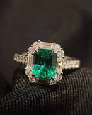 Chic Emerald Luxe Ring