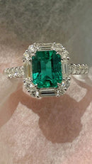 Chic Emerald Luxe Ring